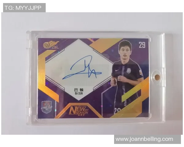 足球明星与粉丝亲密互动签名活动精彩瞬间回顾