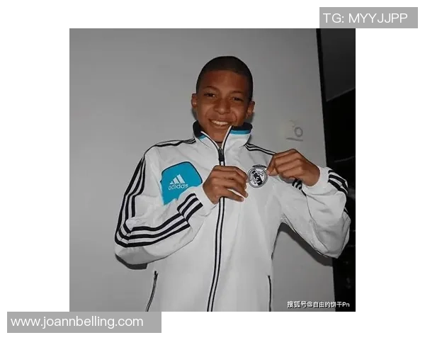 足球明星偶遇偶像瞬间感动心灵的故事与梦想的交汇